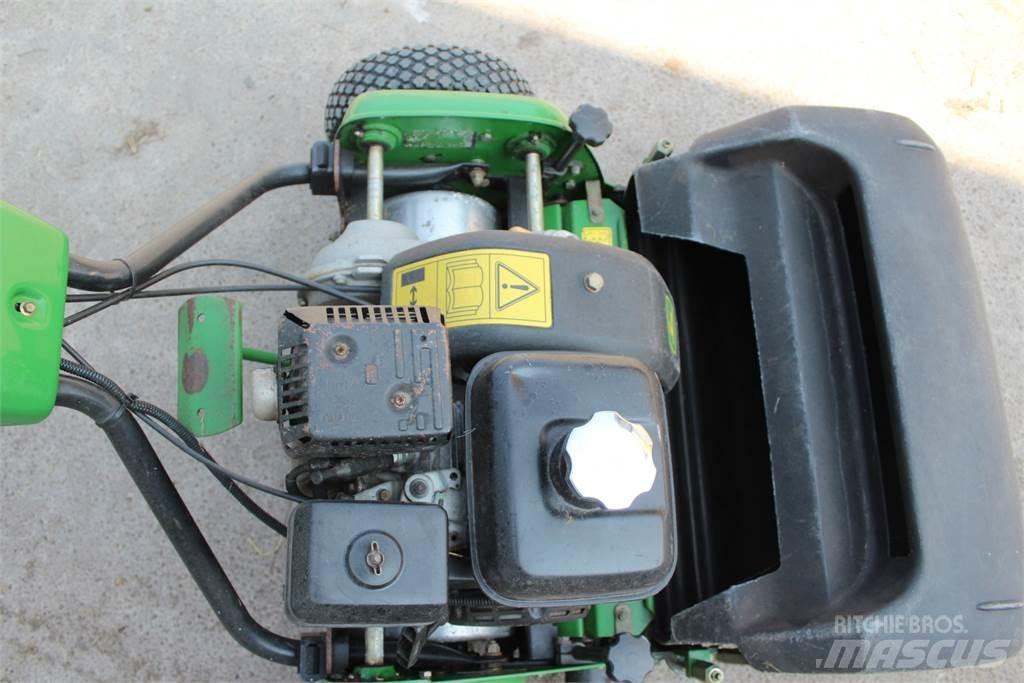 John Deere 220B Tosaerba a spinta