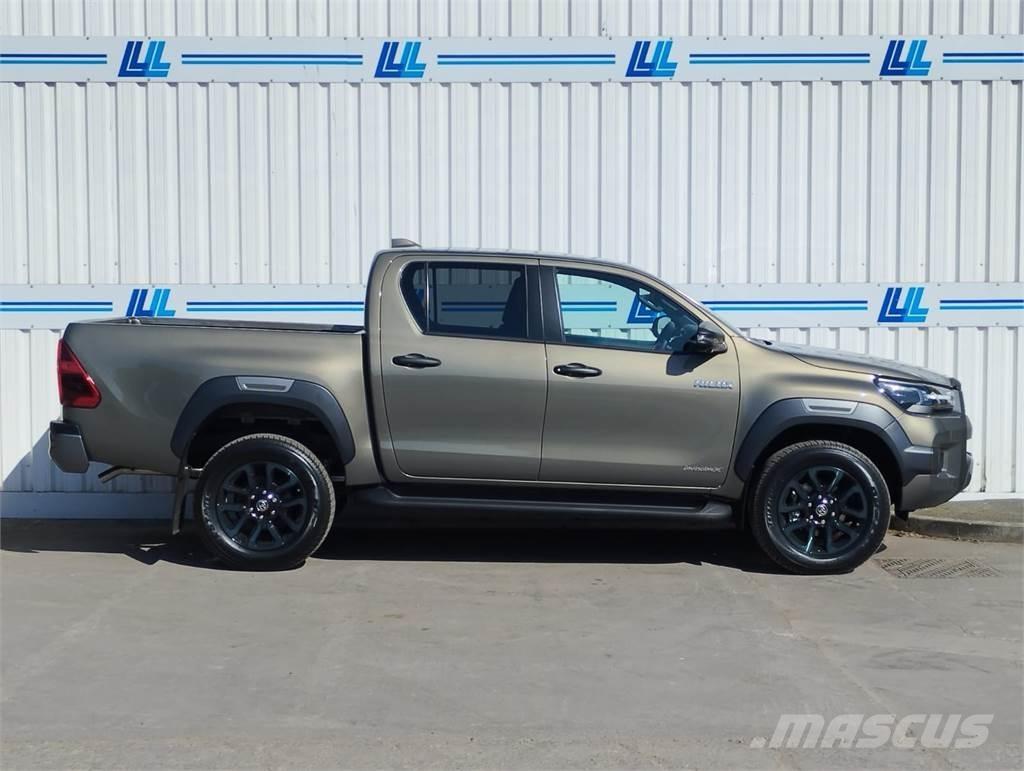 Toyota Invincible X Pick up/Fiancata ribaltabile