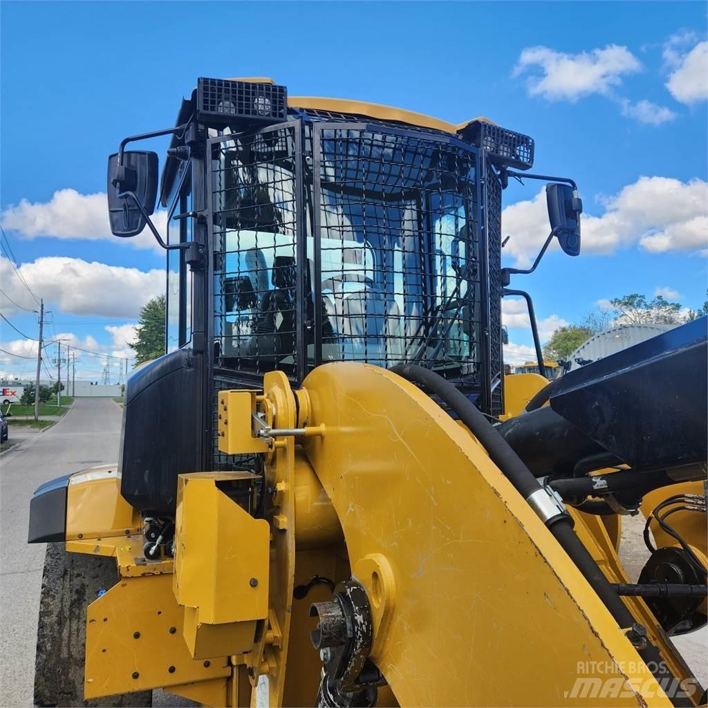 CAT 938M Pale gommate