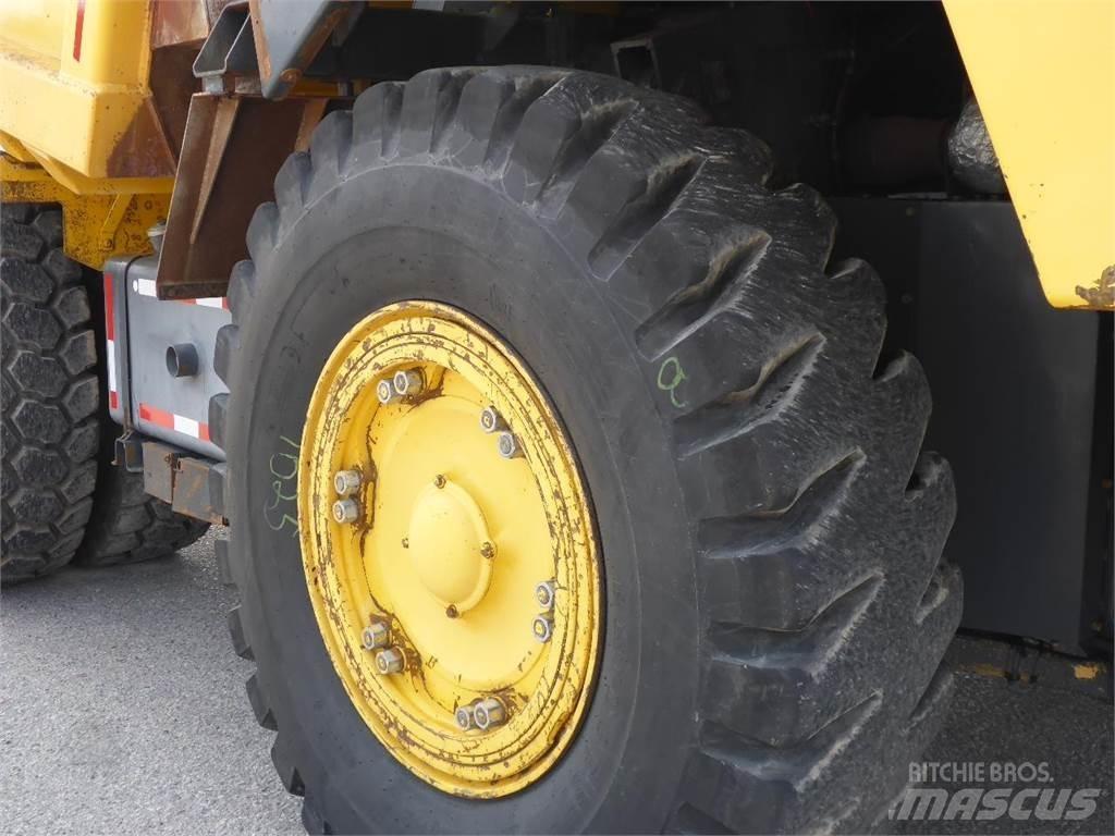 Komatsu HD325-7 Dumper a telaio rigido