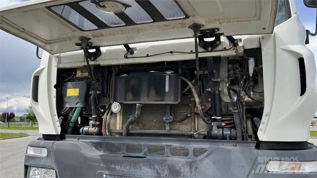 Astra HD8E 44.38 4x4 Cisterna