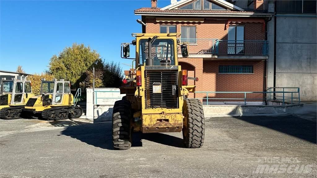 CAT 916 Pale gommate