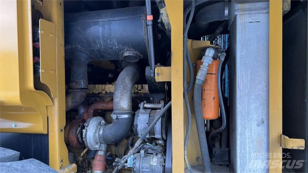CAT 924H Pale gommate