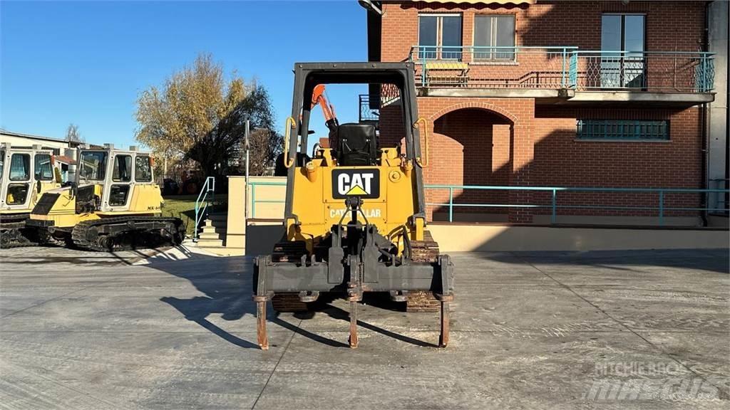 CAT 935C Pale gommate