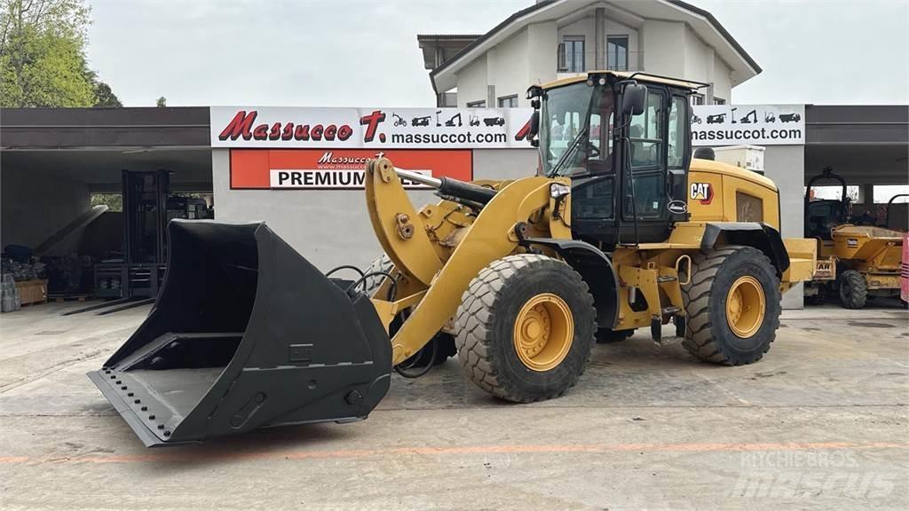 CAT 938K Pale gommate