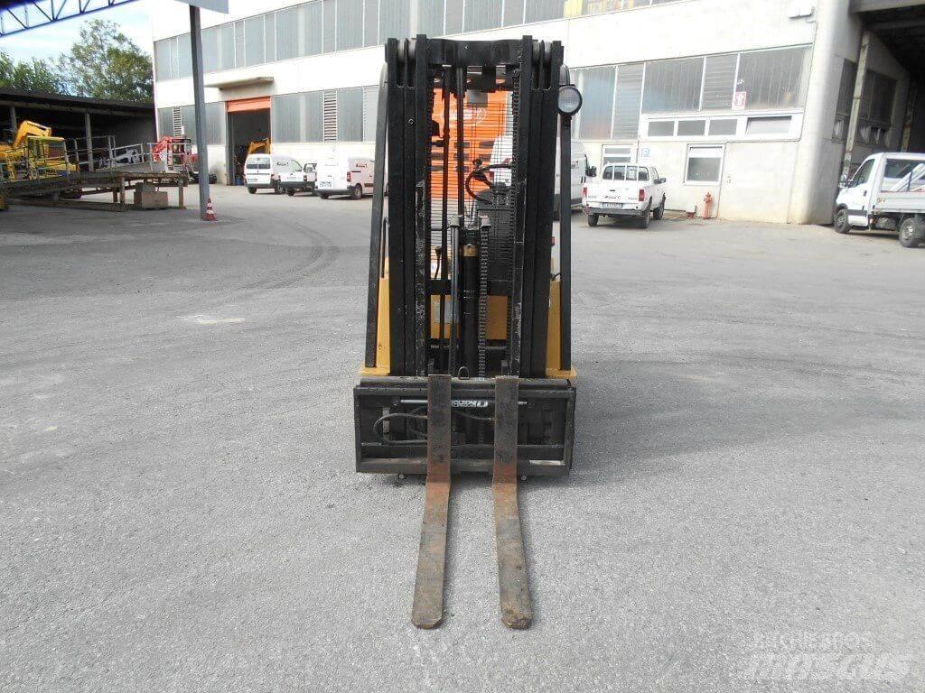 CAT F35 Carrelli elevatori elettrici