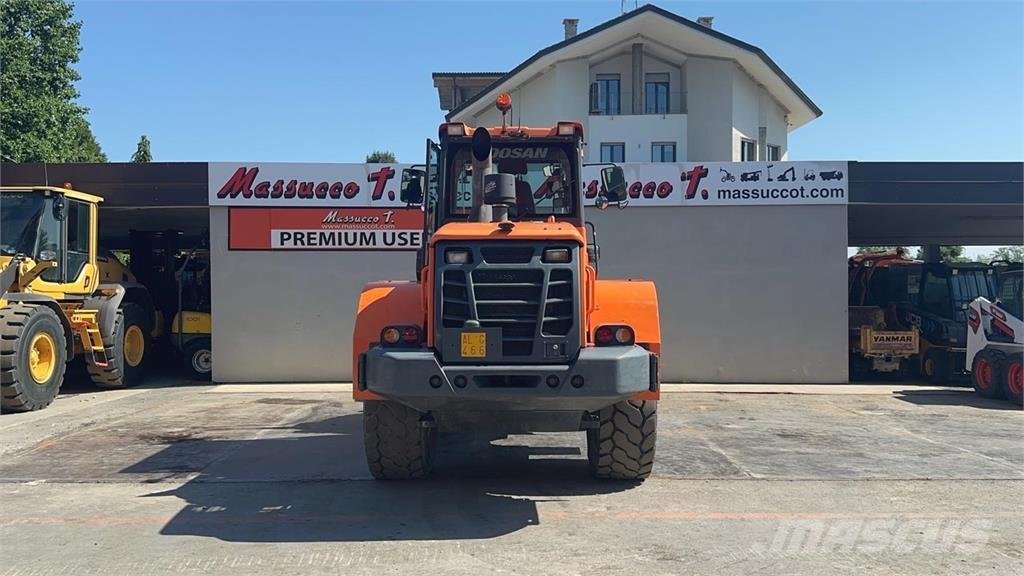 Doosan DL250-5 Pale gommate