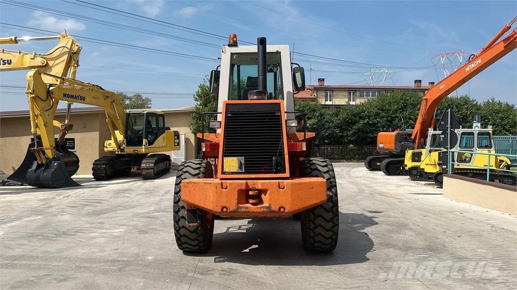 Fiat-Hitachi FR90 4X4 Pale gommate