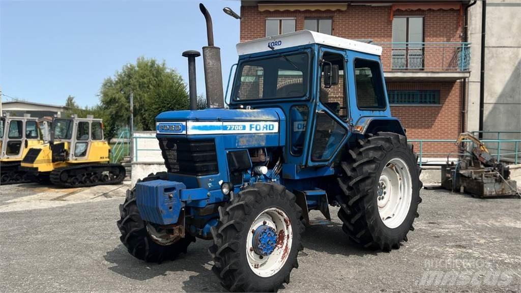 Ford 7700 4X4 Lame spazzaneve e aratri
