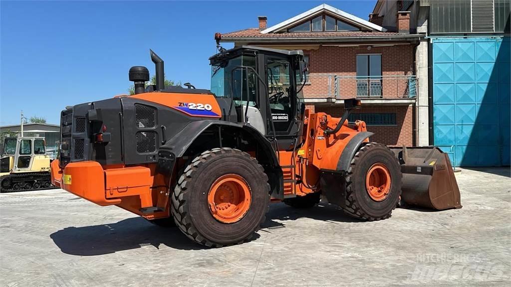 Hitachi ZW220-6 Pale gommate