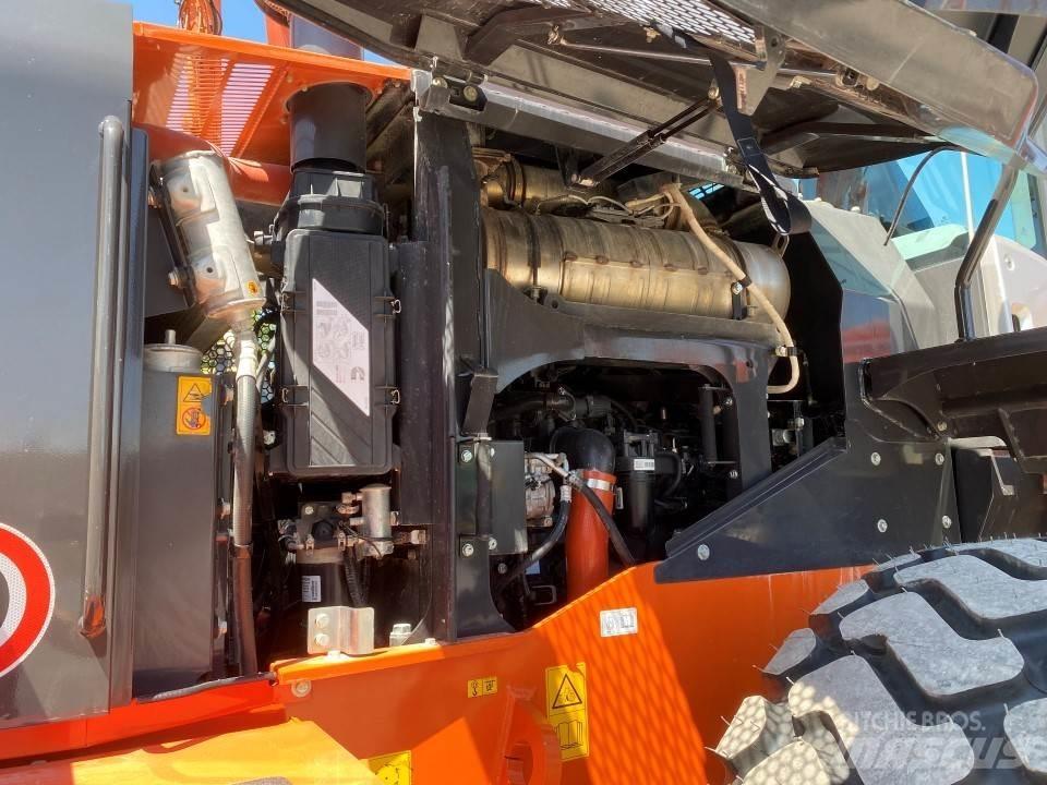 Hitachi ZW250-6 Pale gommate