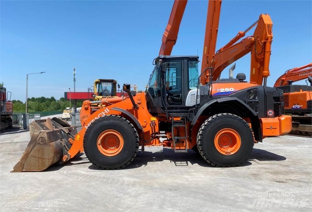 Hitachi ZW250-6 Pale gommate