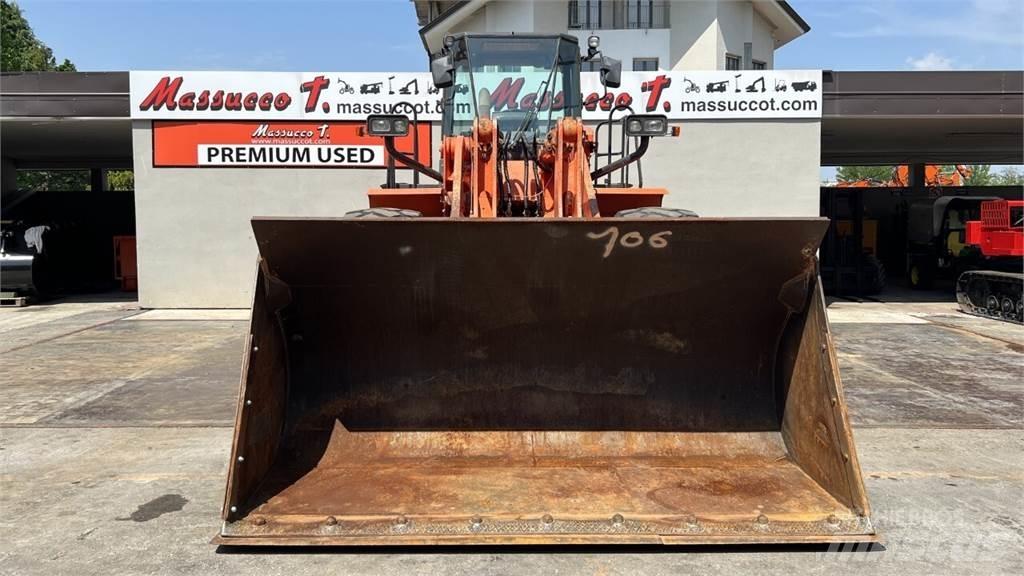 Hitachi ZW330 Pale gommate