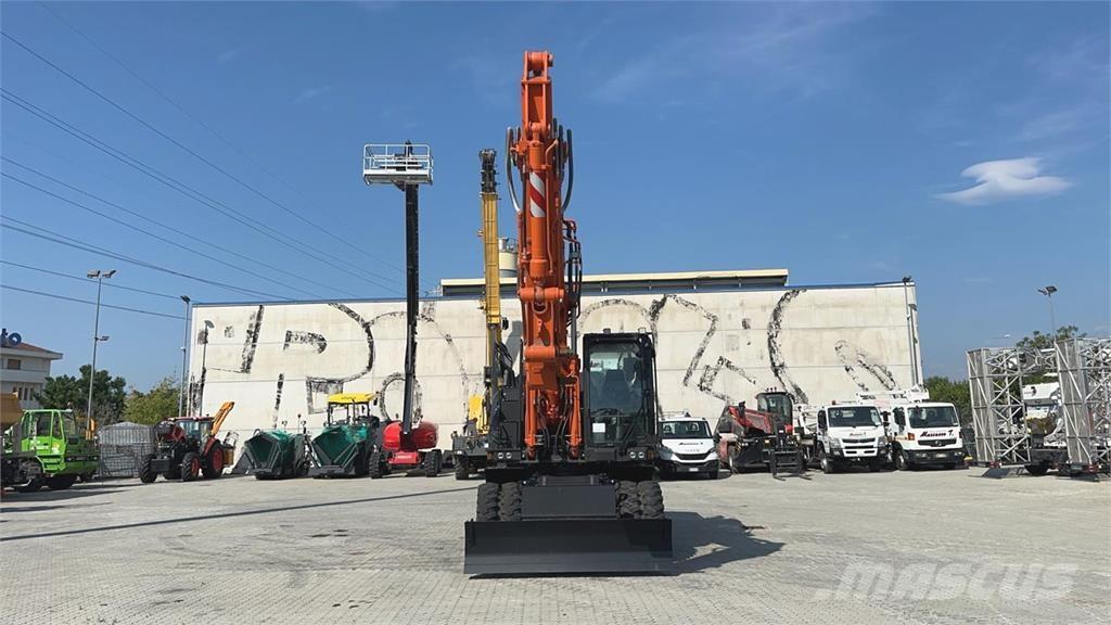 Hitachi ZX220W-7 Escavatori gommati