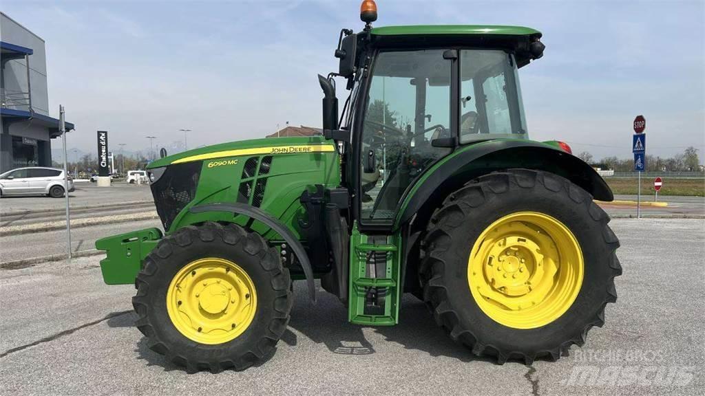 John Deere 6090MC 4X4 Lame spazzaneve e aratri