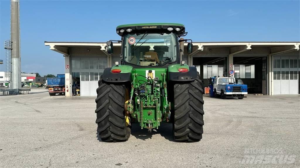 John Deere 7230R Lame spazzaneve e aratri