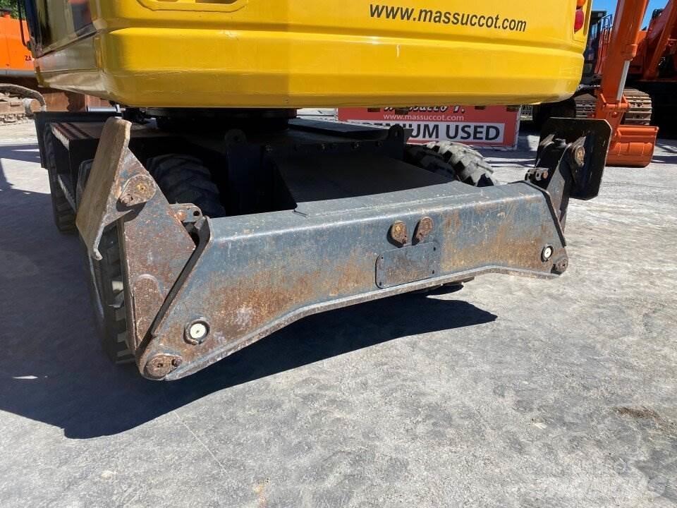 Komatsu PW200 7K Escavatori gommati