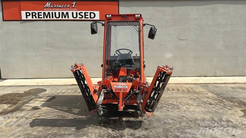 Kubota F2400 4X4 Lame spazzaneve e aratri
