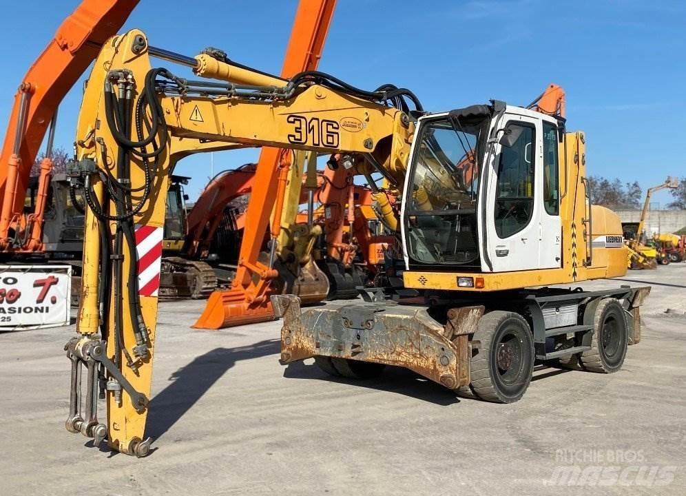 Liebherr A316 Escavatori gommati