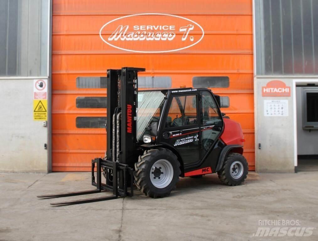 Manitou MC30-4 DK 4X4 Elevatore per esterni