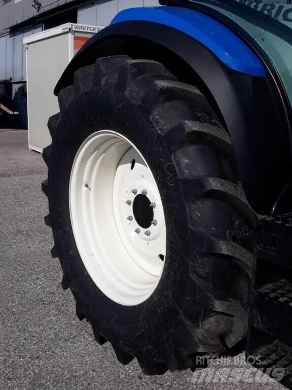 New Holland T6.165 Lame spazzaneve e aratri