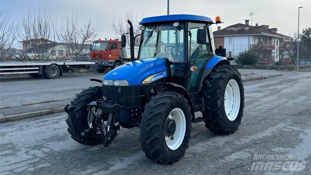 New Holland TD5050 4X4 Lame spazzaneve e aratri