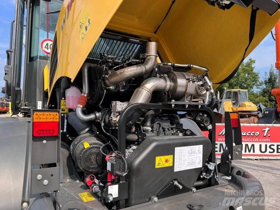 New Holland W110D Pale gommate