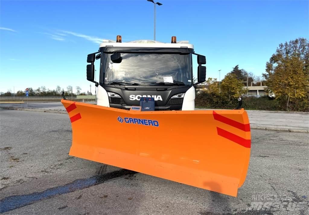 Scania P500 XT 8X4 Lame spazzaneve e aratri