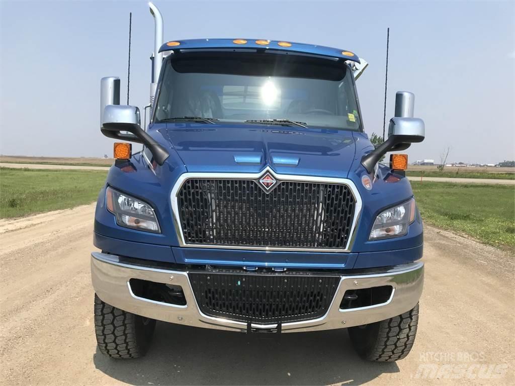 International MV Autocarro agricolo / grano