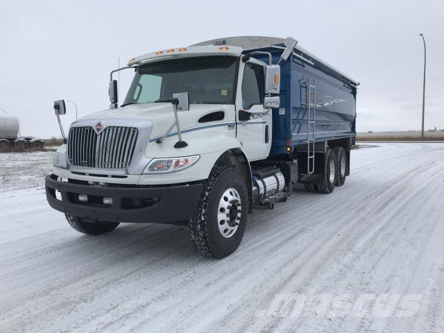 International MV Autocarro agricolo / grano