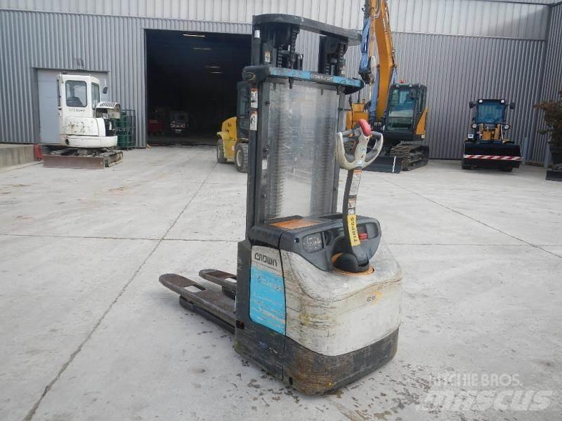 Crown ES 4000 Transpallet manuale