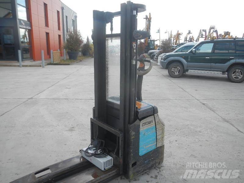 Crown ES 4000 Transpallet manuale
