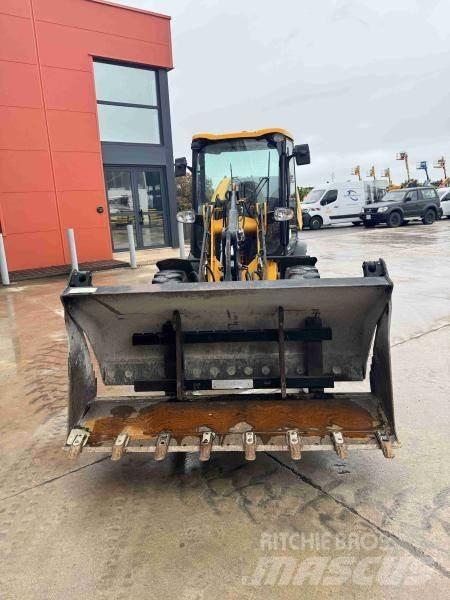 JCB 406 Pale gommate