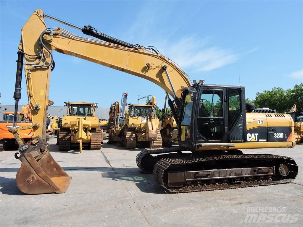 CAT 323D Escavatori cingolati