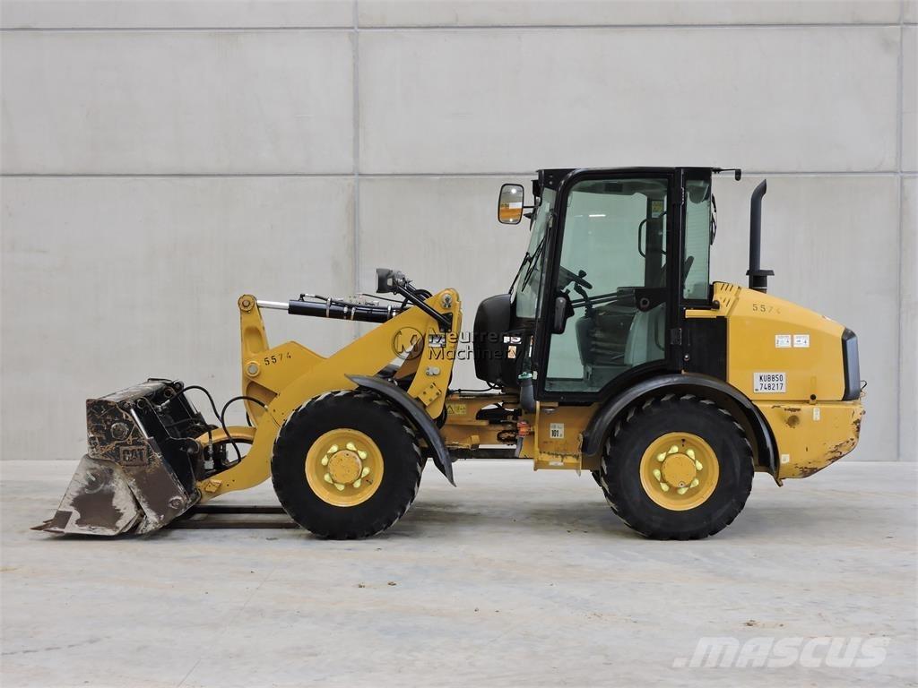CAT 906M + FORK Pale gommate