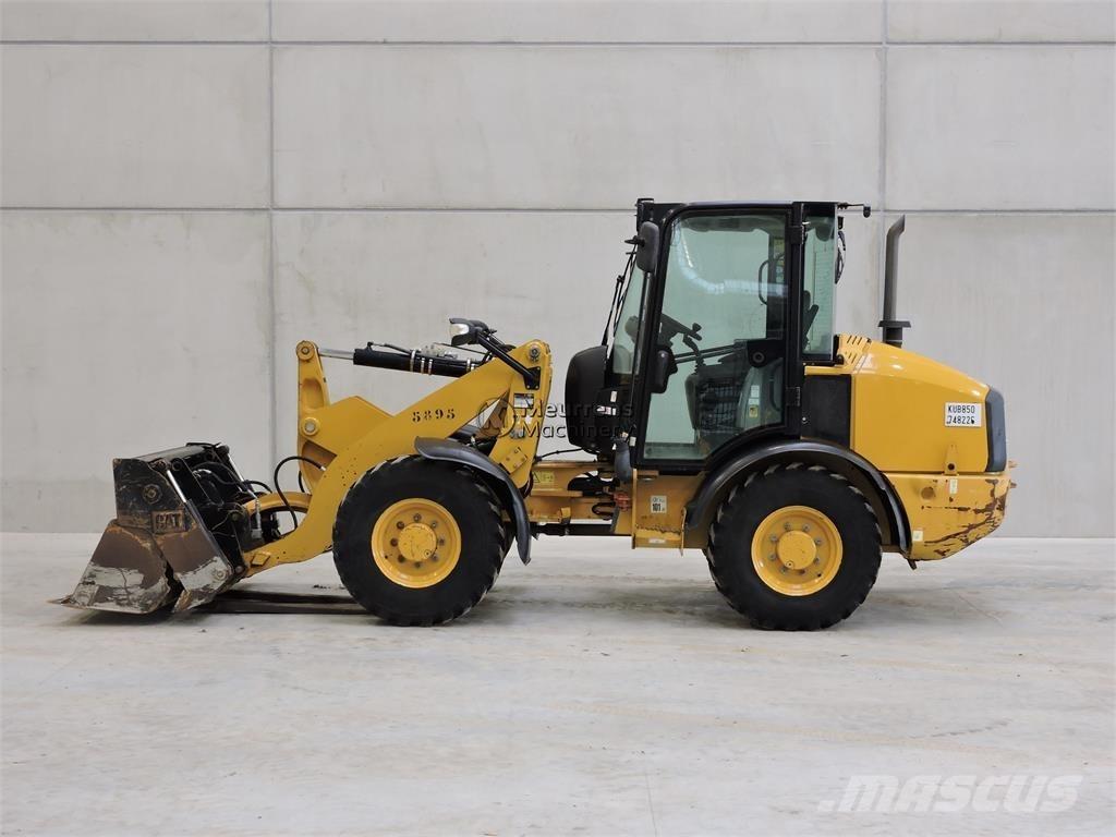 CAT 906M + FORK Pale gommate