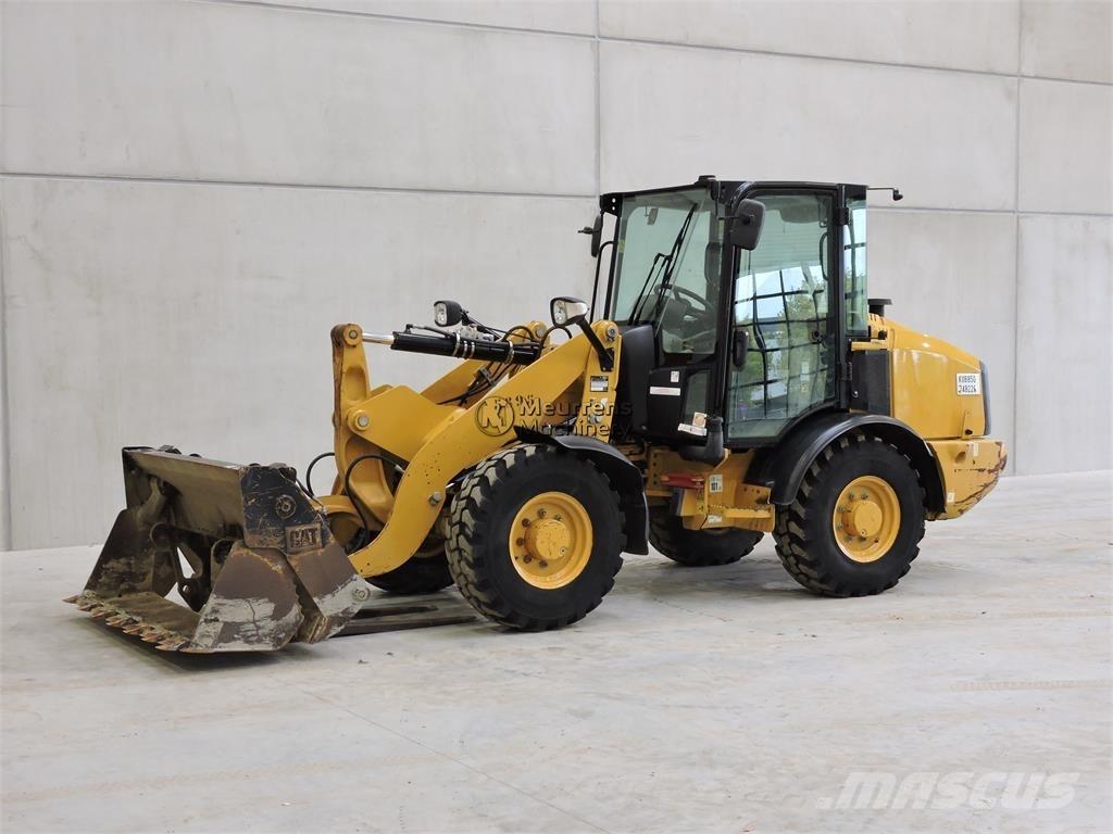 CAT 906M + FORK Pale gommate