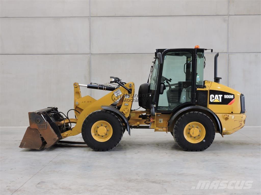CAT 906M + FORK Pale gommate