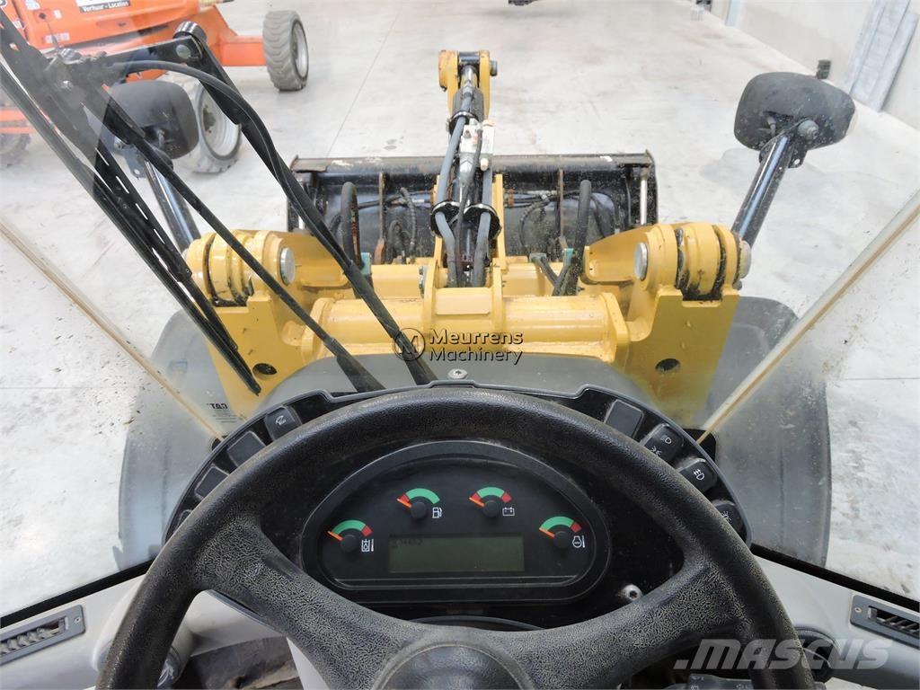 CAT 906M + FORK Pale gommate