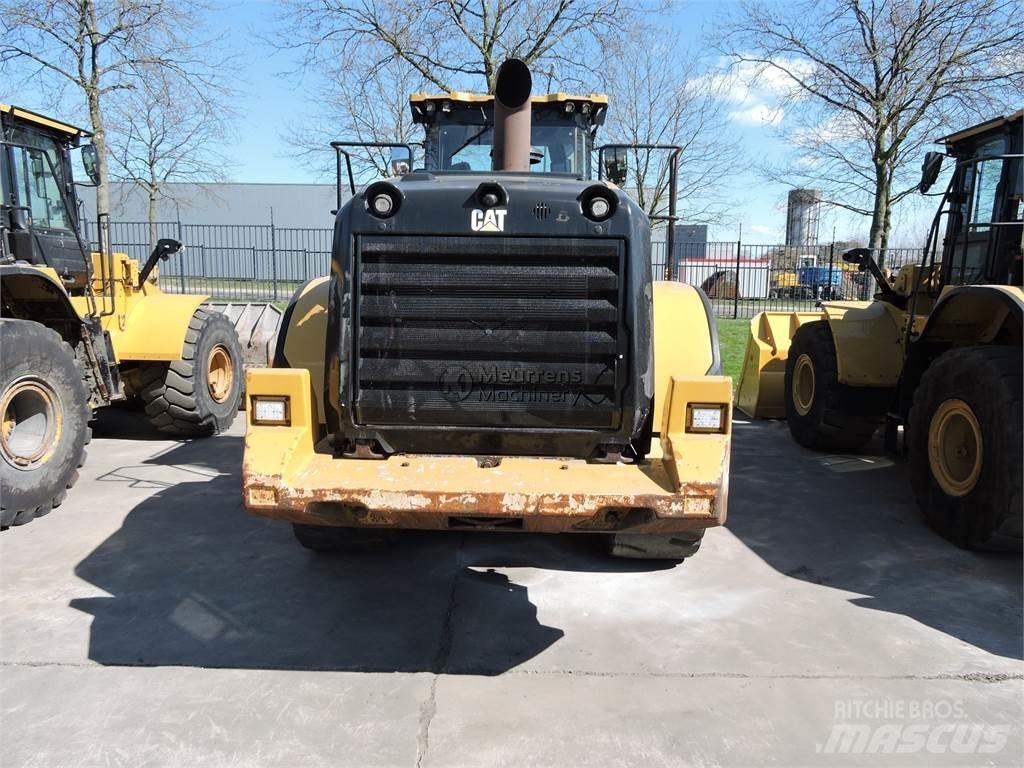 CAT 972M Pale gommate
