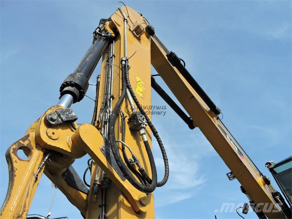 CAT MH3024 Movimentazione rifiuti