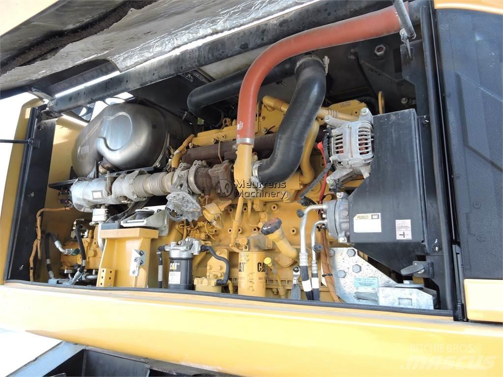 CAT MH3024 Movimentazione rifiuti