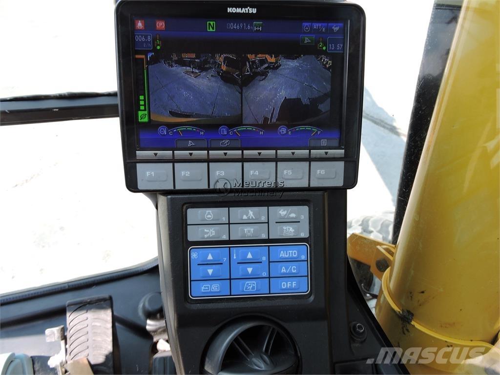 Komatsu PW148 Escavatori gommati