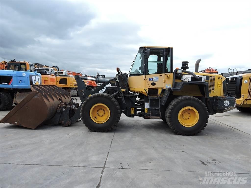 Komatsu WA320 Pale gommate