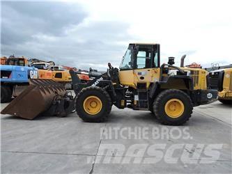 Komatsu WA320 Pale gommate
