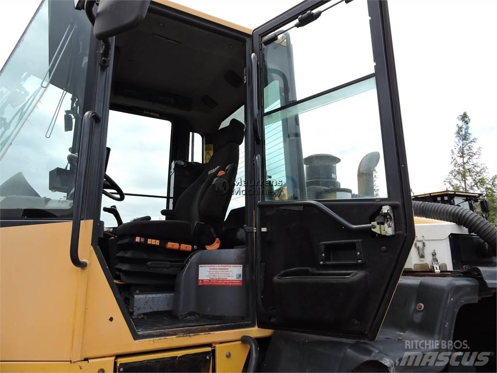Komatsu WA320 Pale gommate