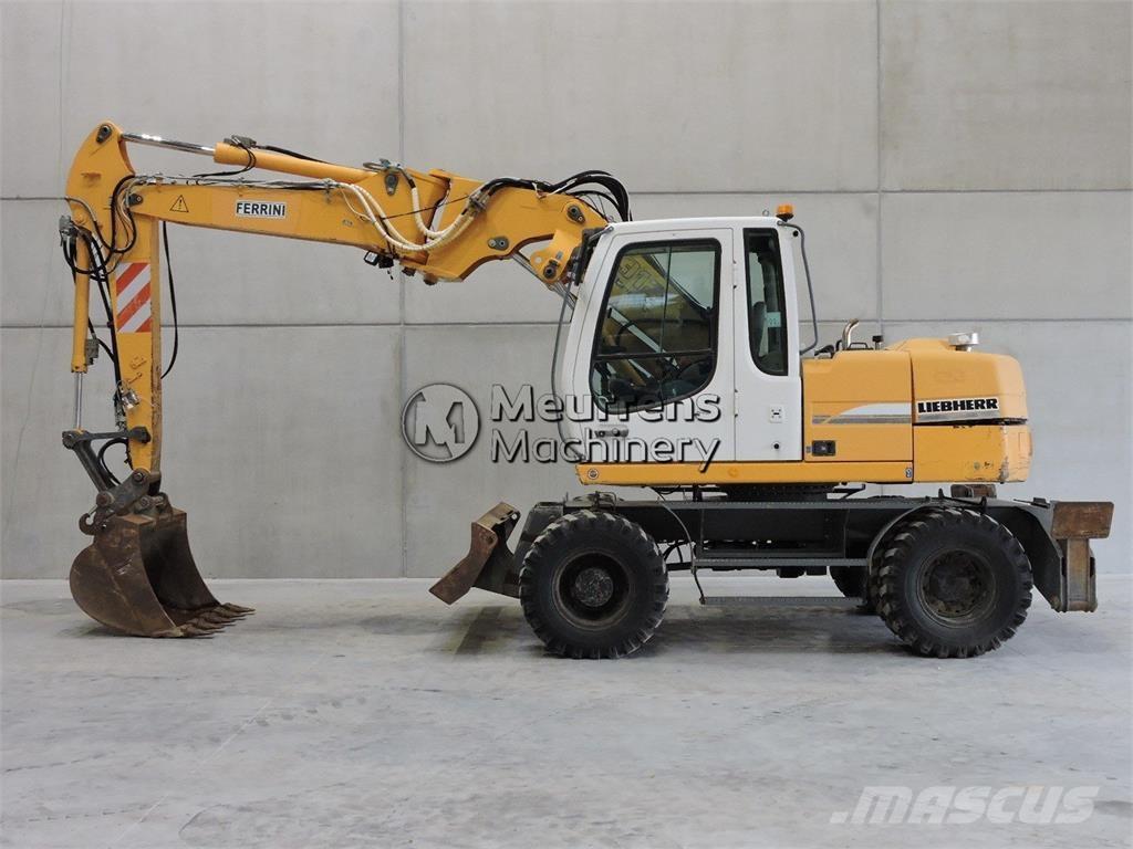Liebherr A312 Escavatori gommati
