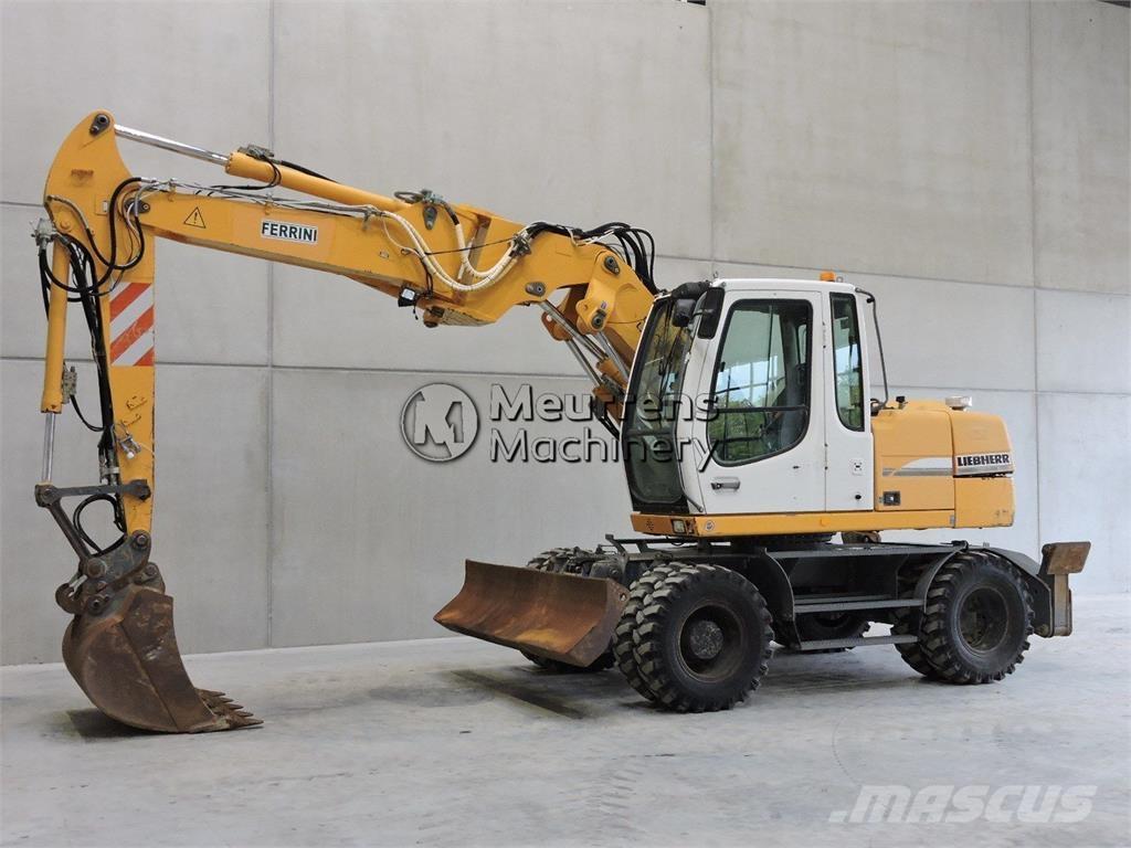 Liebherr A312 Escavatori gommati