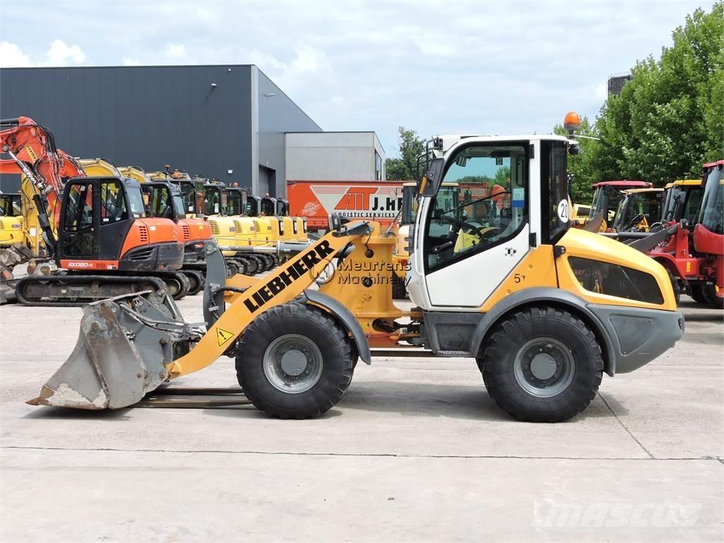 Liebherr L508 + FORK Pale gommate