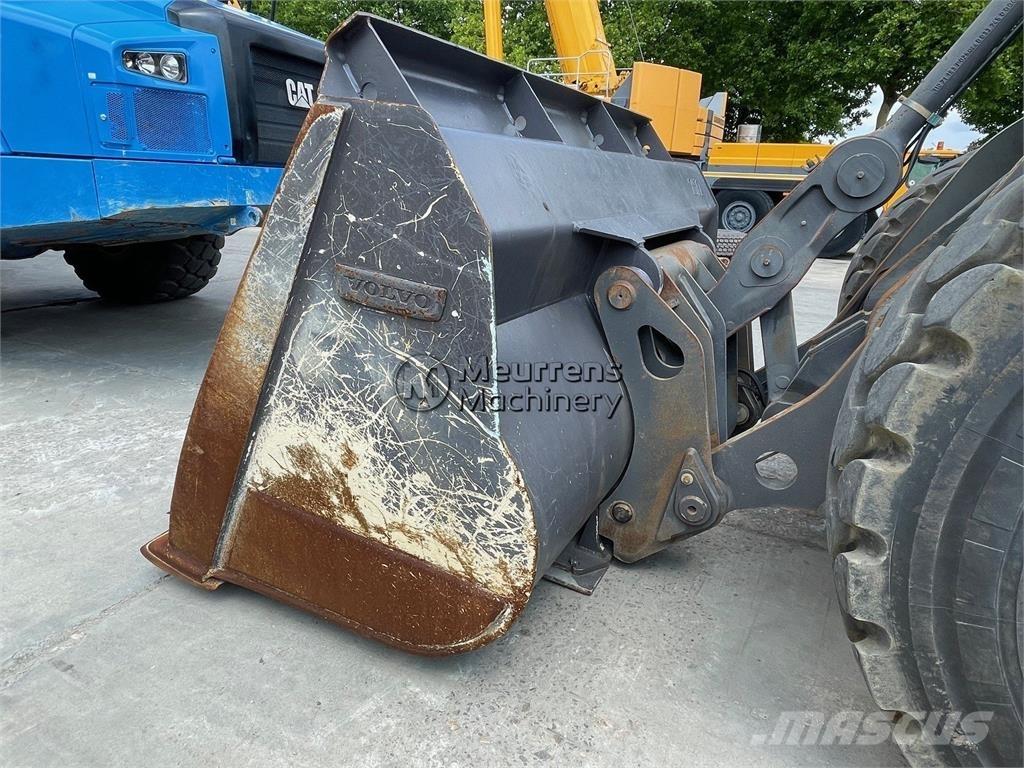 Volvo L150H Pale gommate